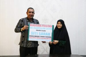 Ukir Prestasi Nasional, Mahasiswi PBA IAI Almuslim Aceh Terima Beasiswa Prestasi